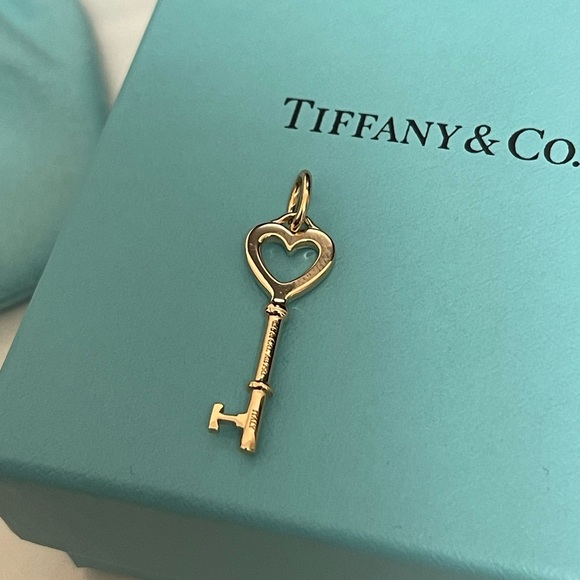 Tiffany and Co Rose Gold Mini Heart Key Pendant Charm 2.4g 1 inch long - Picture 3 of 4